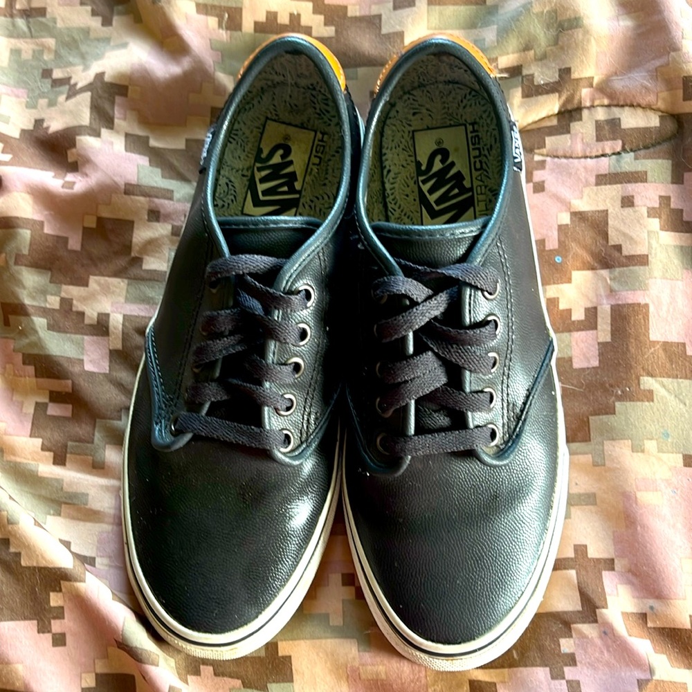Vans Ultra Cush women’s leather tie shoes size 7.5